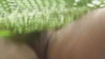 Αυνανισμός με τη σαγηνευτική Maggie πορνο δωρεα Green από το Scoreland