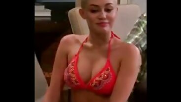 Handjob βίντεο με την υπέροχη Milly πορνο ζωντανο δωρεαν Marks από το Scoreland